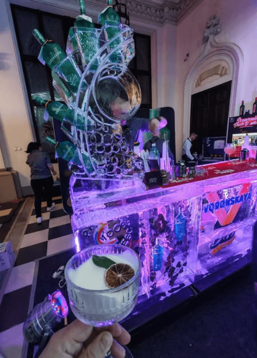 Bar sculptat din gheață la un eveniment